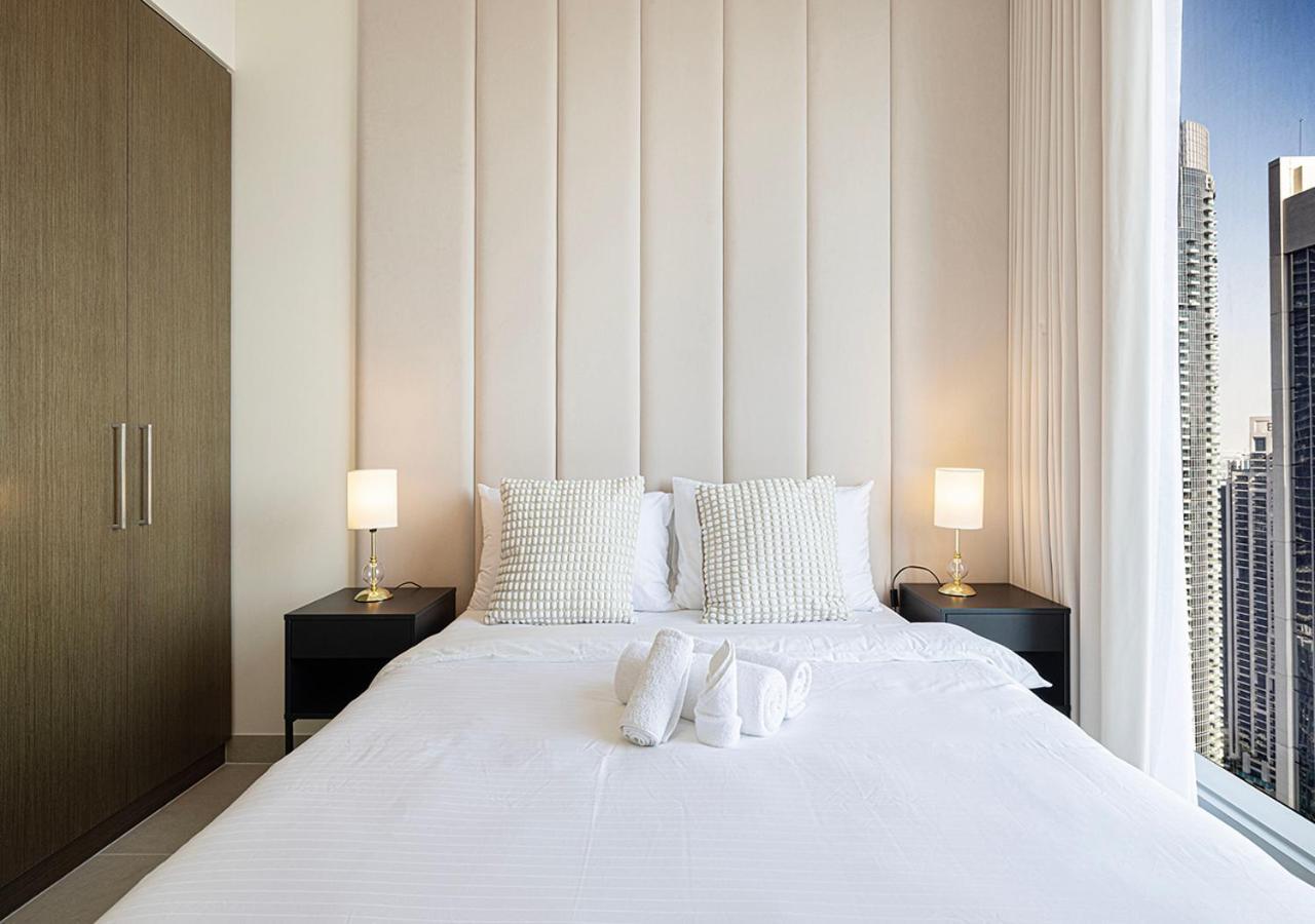 Apartment Luxury 4br In Downtown With Burj & Fountain Views *